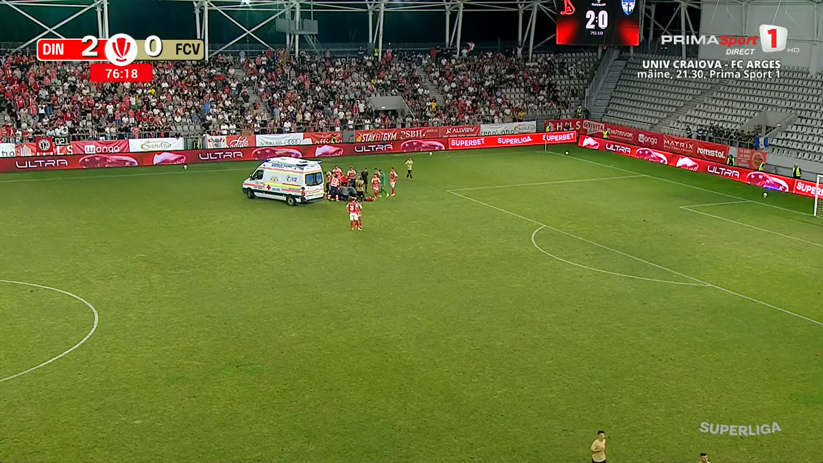 Panică în Dinamo - FC Voluntari! S-a prăbușit pe teren și a fost nevoie de intervenția ambulanței