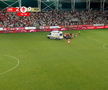 Panică în Dinamo - FC Voluntari! S-a prăbușit pe teren și a fost nevoie de intervenția ambulanței