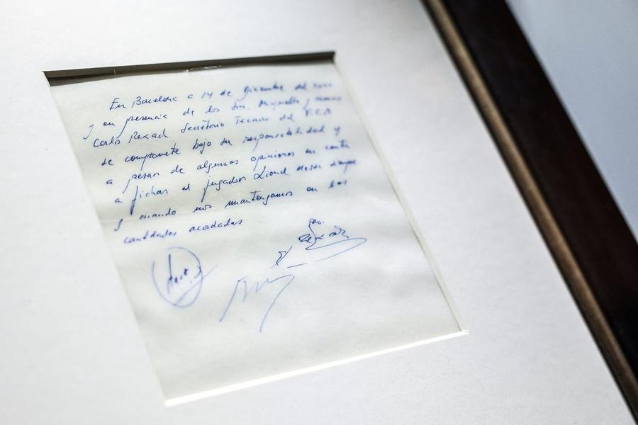 Şerveţelul pe care a fost semnat primul contract al lui Messi cu Barcelona A murit tatăl lui Lionel Messi: avea 68 de ani