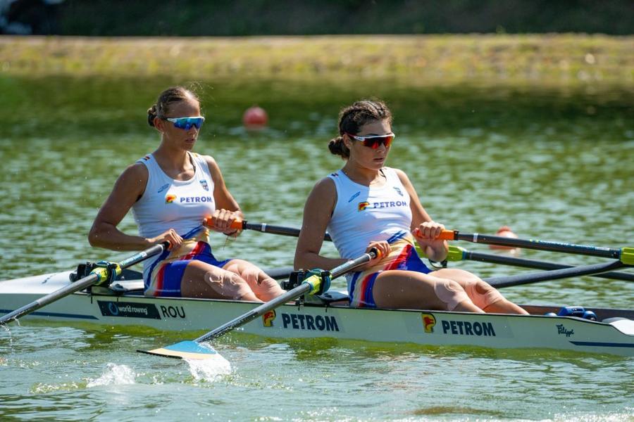 Andreea Dumitrașcu și Gabriela Ursu, bronz mondial de juniori la dublu vâsle 2026 Foto: FR Canotaj/Balint Czucz Două medalii de aur și două de bronz pentru România la Campionatele Mondiale de canotaj juniori de la Plovdiv