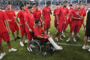 Momente emoționante pe „Arc”! Juniorii lui Dinamo, implicați în gravul accident rutier, aplaudați de un stadion plin