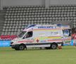 Panică în Dinamo - FC Voluntari! S-a prăbușit pe teren și a fost nevoie de intervenția ambulanței