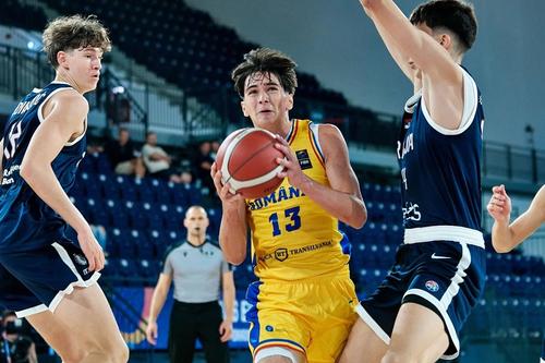 Sebastian Lăpuște, eroul României în victoria cu Serbia din cadrul Campionatului European U16/Foto: fiba.basketball