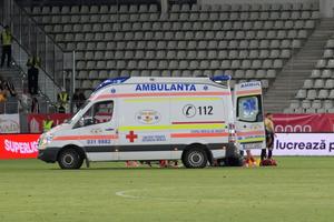 Dinamo - FC Voluntari » Panică pe „Arcul de Triumf”: a intrat ambulanța!