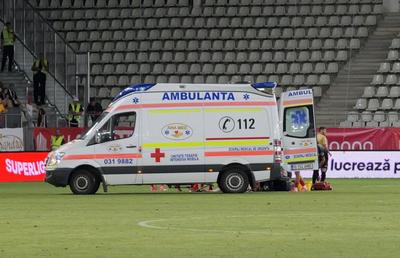 Panică în Dinamo - FC Voluntari! S-a prăbușit pe teren și a fost nevoie de intervenția ambulanței