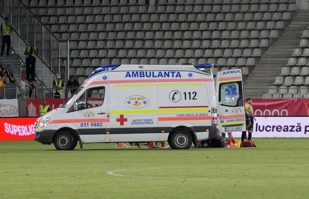 Panică în Dinamo - FC Voluntari! S-a prăbușit pe teren și a fost nevoie de intervenția ambulanței