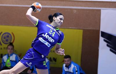 Momente DRAMATICE pentru o campioană a României la handbal: Crina Pintea i-a deplasat laringele cu o lovitură în gât! De 3 zile e internată în spital