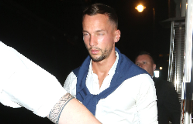 Drinkwater, bătut măr în Manchester! A încercat să agațe o tânără, dar a fost doborât de 6 bărbați!