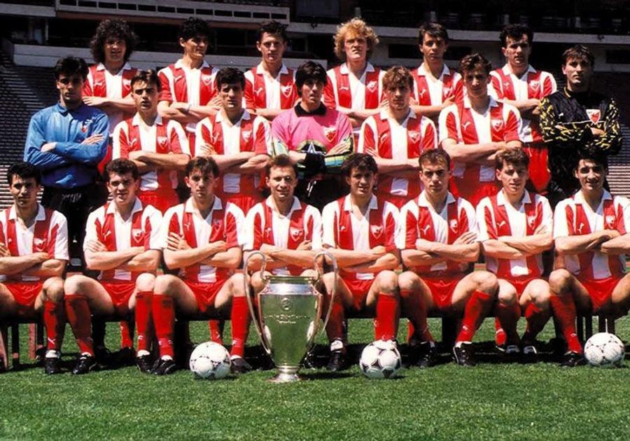 Echipa de aur a Zvezdei cu Pancev (ultimul din dreapta jos) și Belo (al doilea din stânga sus) Legenda Macedoniei de Nord, elogii pentru un român înainte de meciul direct: „A fost la fel de mare ca Beckenbauer”