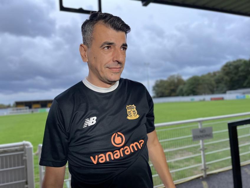 Ionuț Vintilă, fost conducător la FC România, acum manager la Cheshunt, club din Liga a 6-a engleză, le ține pumnii celor de la FCSB în disputa cu West Ham.