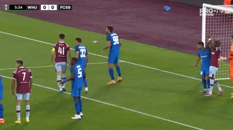 Echipamentul celor de la FCSB în meciul cu West Ham Surpriza apărută la West Ham - FCSB » Detaliul remarcat pe tricourile roș-albaștrilor
