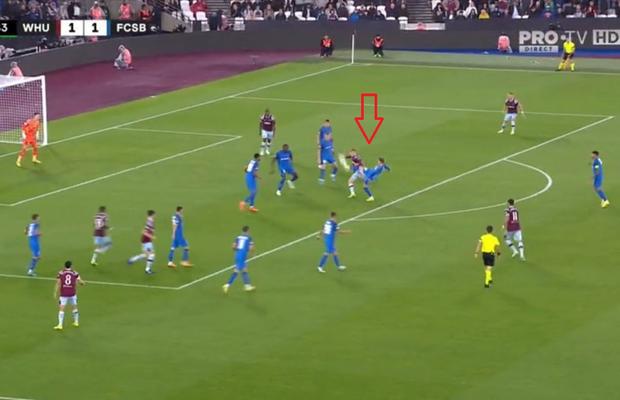 Tavi Popescu a comis-o la 5 minute de la intrarea pe teren! Gafă decisivă în West Ham - FCSB