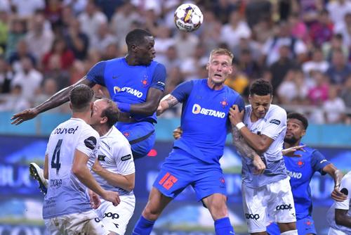 Dragomir îi avertizează pe Dawa și Tamm, înainte de West Ham - FCSB: „Să nu îi ia la driblat, că îi pun în fund din minutul 5”/ foto Imago Images