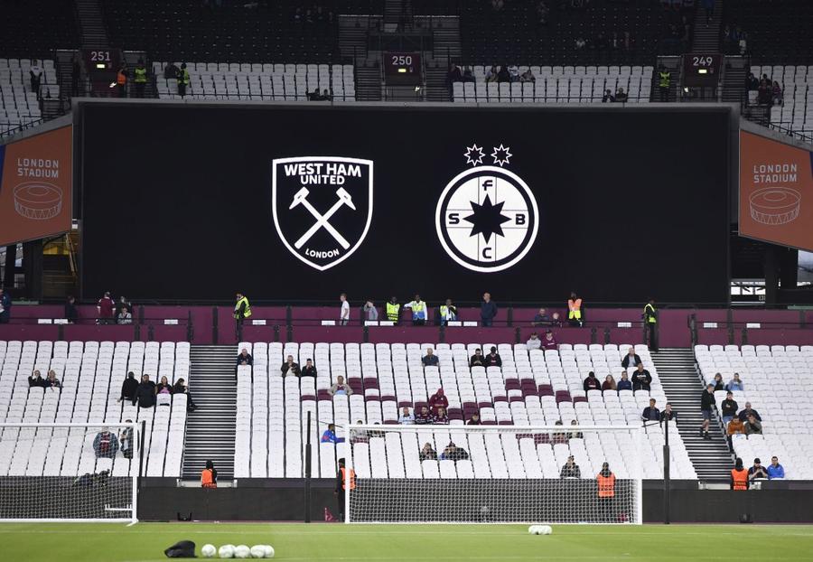 „Ciocănari” o repriză, „ciocăniți” la final! FCSB pierde pe terenul lui West Ham după 70 de minute eroice