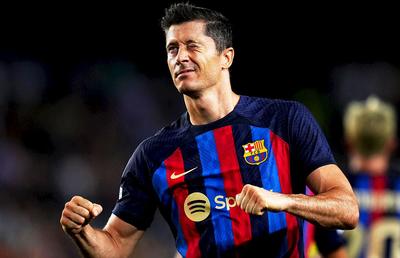 Hat-trick-uri oriunde merge! „Bombardierul” Lewandowski, unic în Champions League