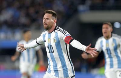 Al 7-lea campion în 67 de ani! Leo Messi, primul jucător care cucerește Balonul de Aur 2023 pentru titlul mondial după 17 ani