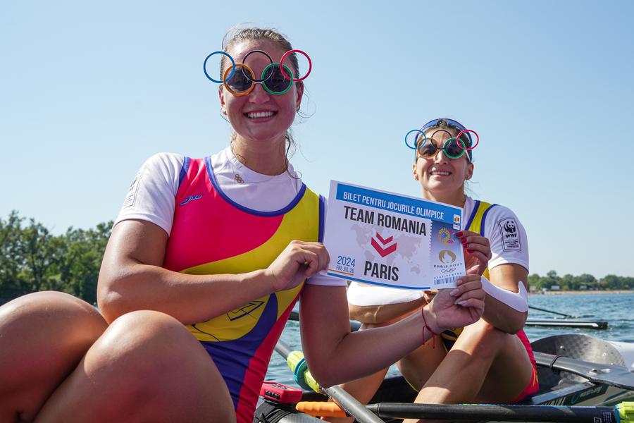 Simona Radiș și Ancuța Bodnar cu biletul de Paris FOTO Balint Czucz Simona Radiș și Ancuța Bodnar, calificare superbă în finală și la Jocurile Olimpice: „Ne bucurăm mult că oficial am luat și noi acest bilet! A fost un an foarte greu, am muncit foarte mult