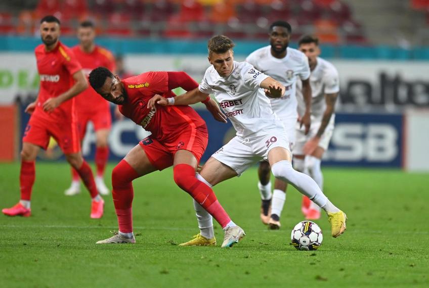 Alexandru Stan, numărul 30, în duel cu Omrani