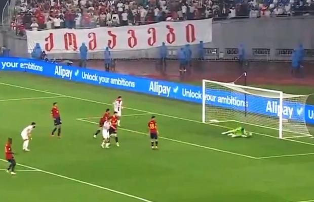 Portarul Spaniei s-a făcut de râs în preliminarii! Gafă de amatori în Georgia