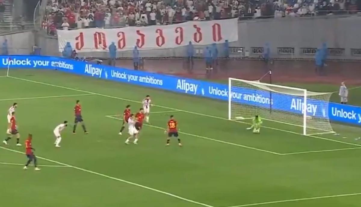Portarul Spaniei s-a făcut de râs în preliminarii! Gafă de amatori în Georgia