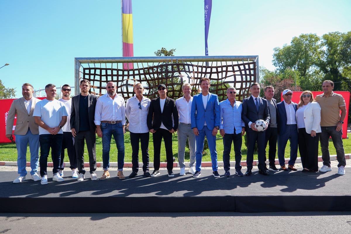 „Să ne faceți statuie!” » 26 de ani mai târziu, dorința lui Gică Hagi a fost îndeplinită! Monumentul a fost inaugurat astăzi