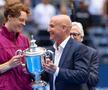 Jannik Sinner și Andre Agassi la festivitarea de premiere ce a urmat finalei masculine de la US Open FOTO Imago Images