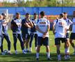 Mircea Lucescu i-a luat tare pe „tricolori” la antrenament: „Hai, prietenii mei, că n-am venit să stăm pe bancă!”