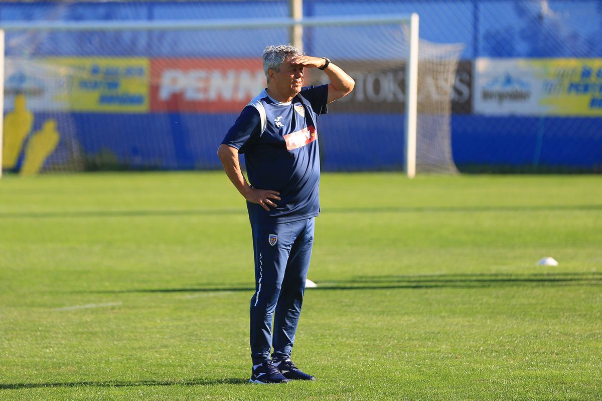 Mircea Lucescu i-a luat tare pe „tricolori” la antrenament: „Hai, prietenii mei, că n-am venit să stăm pe bancă!”
