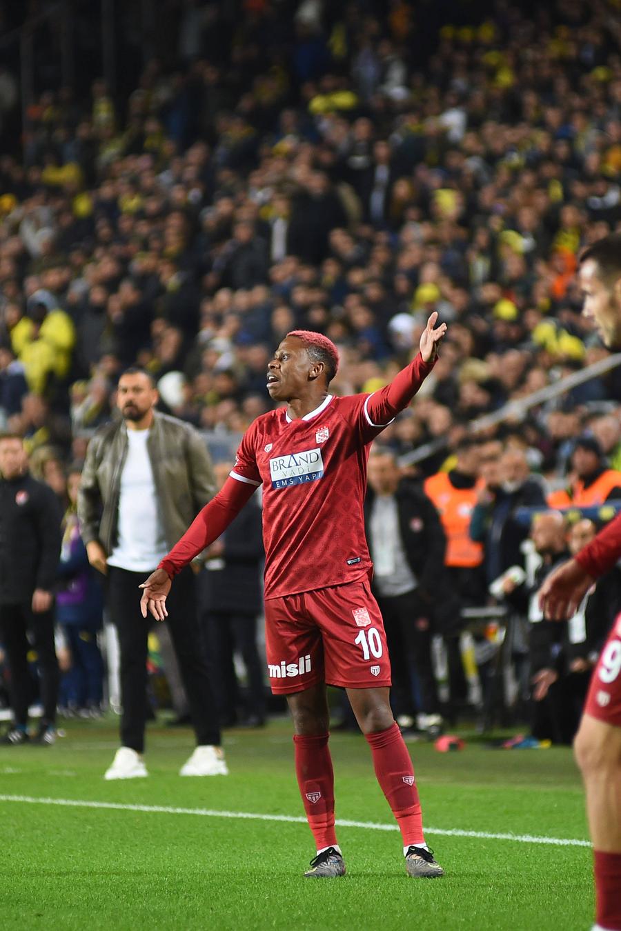 Clinton N'Jie, foto: Imago Images Lovitură de teatru în miez de noapte! Ce se întâmplă cu noul transfer al Rapidului: „Este un mare inconvenient”
