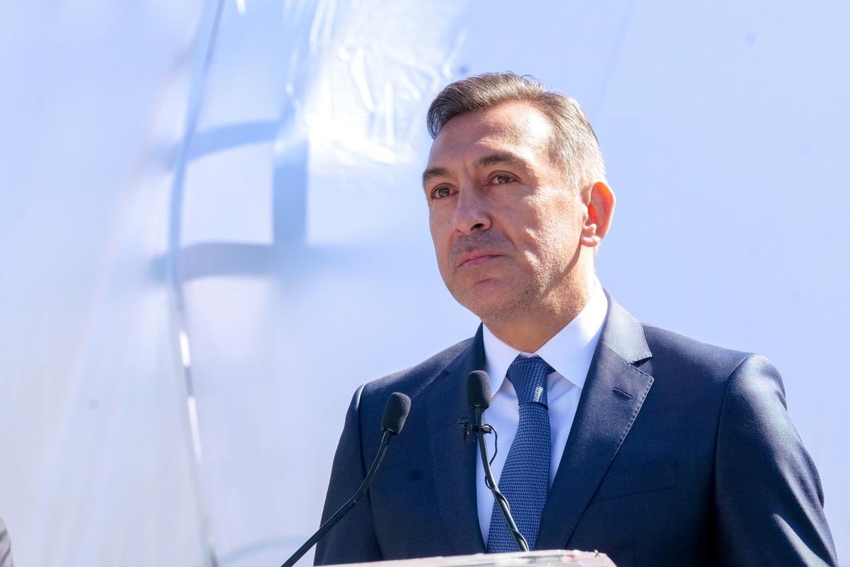 „Să ne faceți statuie!” » 26 de ani mai târziu, dorința lui Gică Hagi a fost îndeplinită! Monumentul a fost inaugurat astăzi