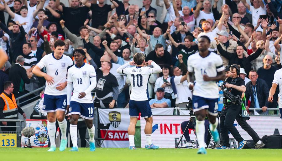Jack Grealish s-a bucurat după golul marcat în poarta Irlandei / Foto: Imago „Șerpii s-au întors!” » Declan Rice și Jack Grealish, fluierați copios de fanii irlandezi