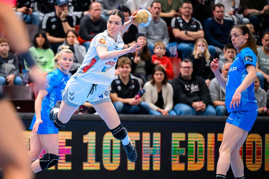 Jelena Vukcevic, interul dreapta de la Buducnost. Foto: Imago Images Debut cu dreptul pentru Rapid cu Buducnost în noul sezon de Liga Campionilor la handbal feminin