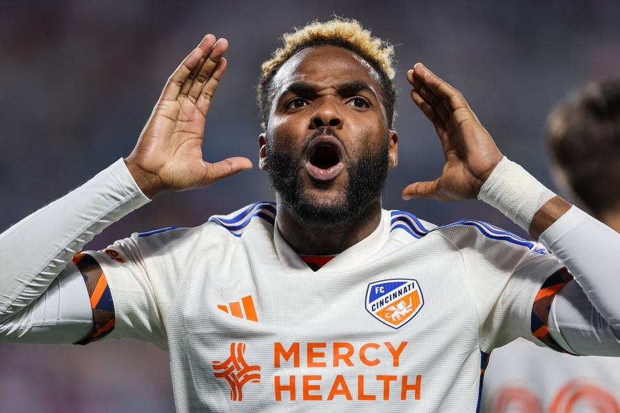 Aaron Boupendza / Foto: Imago Images Transferul atacantului la Rapid, la un pas să fie deturnat în ultimele ore de mercato » Clubul care a intrat la negocieri
