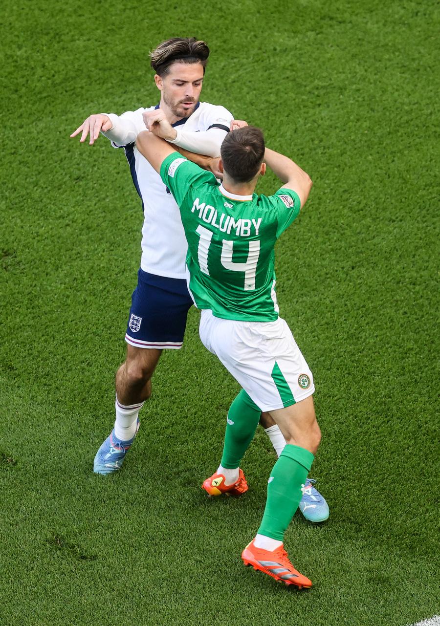 Jack Grealish a intrat în conflict cu un jucător al Irlandei / Foto: Imago „Șerpii s-au întors!” » Declan Rice și Jack Grealish, fluierați copios de fanii irlandezi