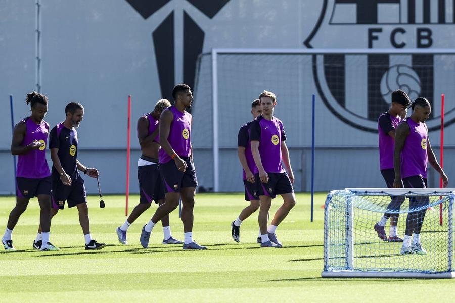 Frenkie de Jong ratează meciul Barcelonei cu Valencia / Foto: Imago Images Ratează Lamine Yamal meciul cu Valencia? » Ce s-a întâmplat vineri la ultimul antrenament al Barcelonei