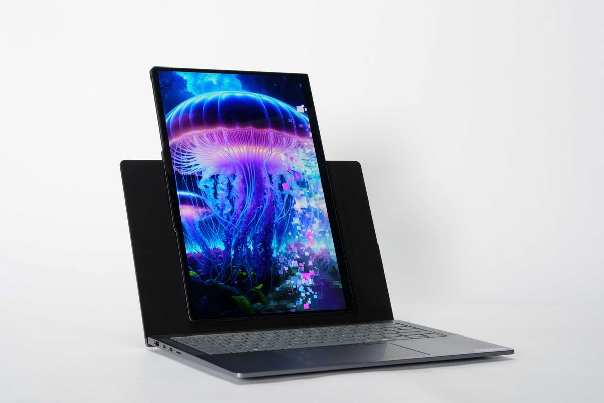 Lenovo lansează în cadrul Innovation World 2025 un portofoliu extins de dispozitive și soluții cu AI pentru segmentul de business