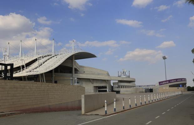 Cum arată gazonul și vestiarul îmbătrânit de la Nicosia » Surprize pentru „tricolori” pe arena pe care vom întâlni Cipru