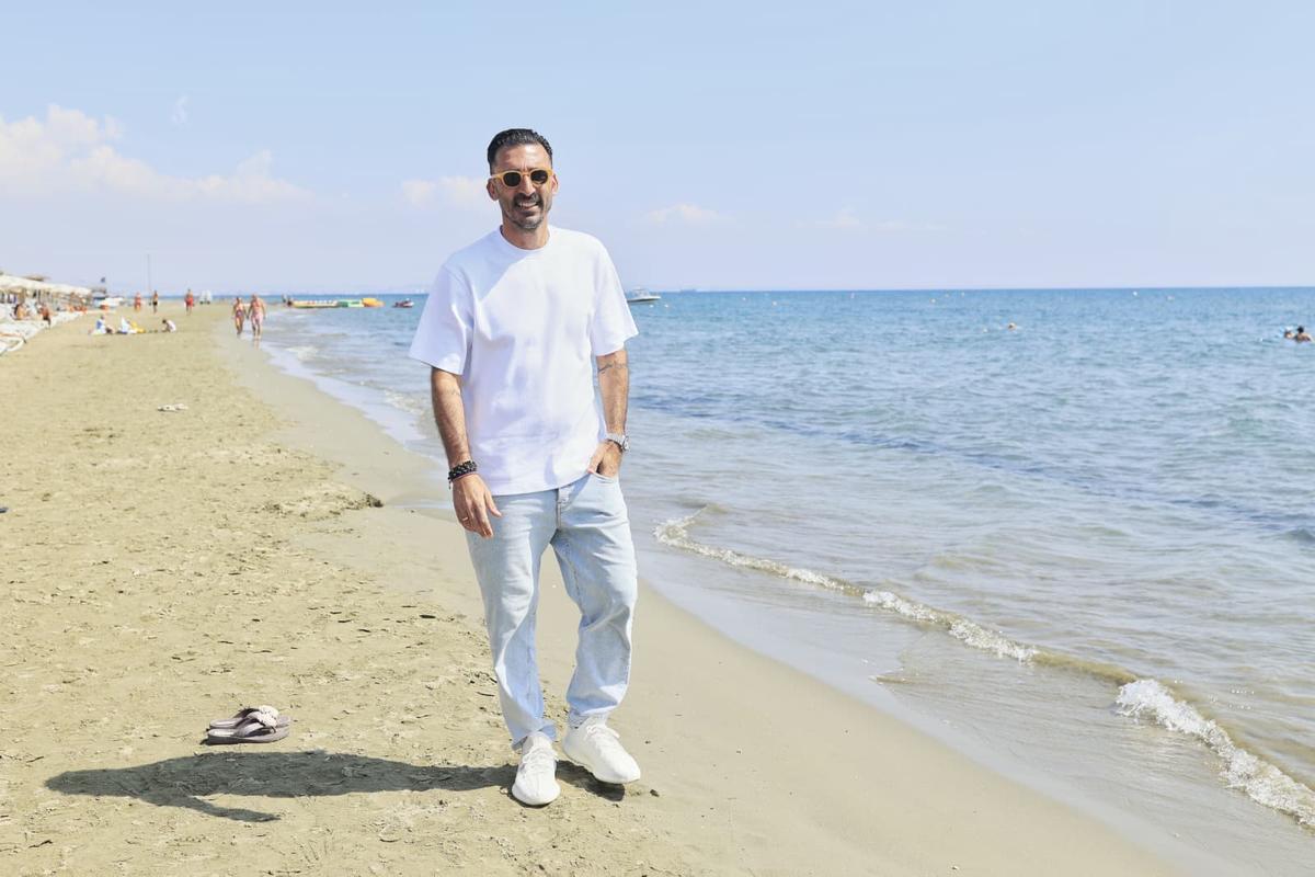 Elias Charalambous, pe plaja din Cipru