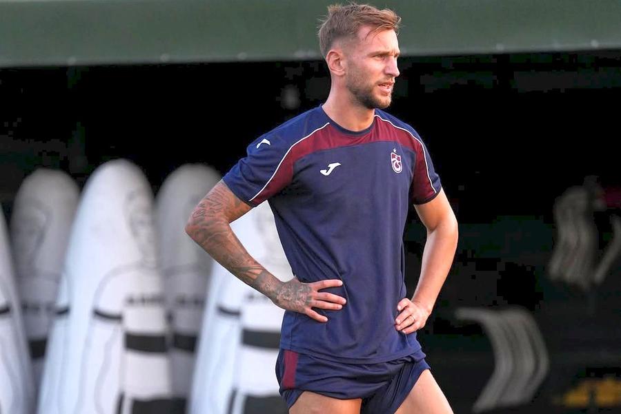 Denis Drăguș, în perioada petrecută la Trabzonspor / Sursă foto: Instagram Denis Drăguș Marius Șumudică îl „curentează” pe Marius Baciu pentru decizia anunțată la conferința FCSB: „Ce, le știți voi pe toate?”