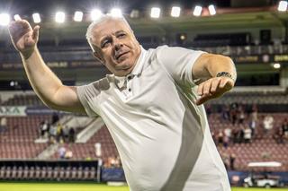 Veste bună pentru Șumudică la o zi după ce a amenințat că demisionează » Titularul și-a prelungit contractul cu CFR Cluj