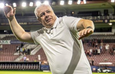 Marius Șumudică a primit 10 achiziții în ultima zi de mercato