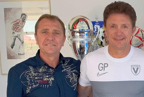 Gică Popescu, alături de managerul Academiei, Paul Răducan / foto: Facebook @ Academia de Fotbal Gică Popescu