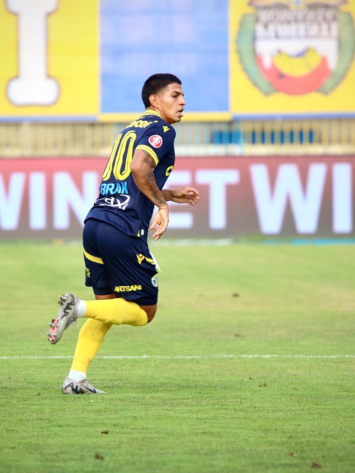 În luna mai, polițiștii i-au ciuruit mașina și era exclus din națională » Acum e liderul revelației din Superliga!