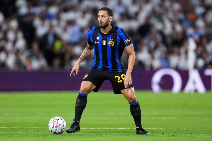 Hakan Calhanoglu, metronomul lui Cristi Chivu la Inter / Foto: Imago Images Cristi Chivu anunță o premieră la Inter, înainte de meciul cu fosta echipă: „Este cu noi!”