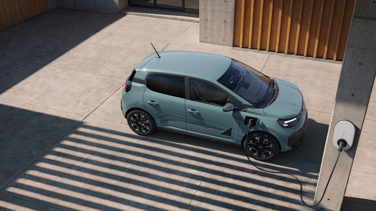 Surpriză: România, ignorată! Unde au ales să fabrice noua Dacia Spring + cum arată și preț