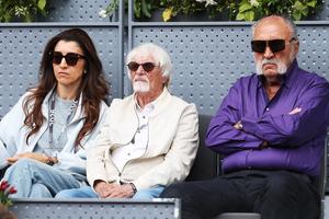 Polițiștii l-au reținut instant pe Bernie Ecclestone, când au văzut ce are în avionul privat: „Pe mine mă chemase nevasta ...”