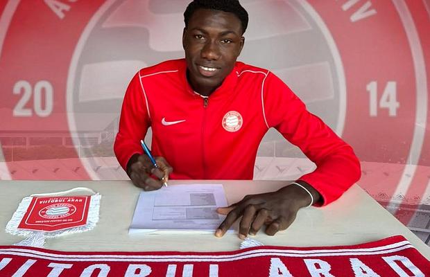 Rapid l-a transferat în ultima zi de mercato, apoi l-a trimis în Liga 2