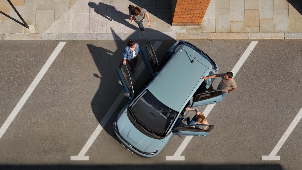 Surpriză: România, ignorată! Unde au ales să fabrice noua Dacia Spring + cum arată și preț