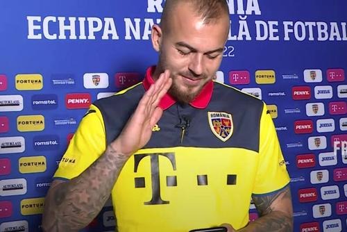 Denis Alibec, în momentul apelului video cu suporterul „naționalei” // foto: captură FRF TV