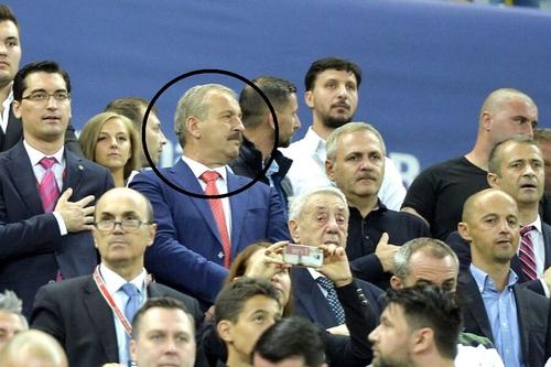 Vasile Dîncu (încercuit), lângă Liviu Dragnea